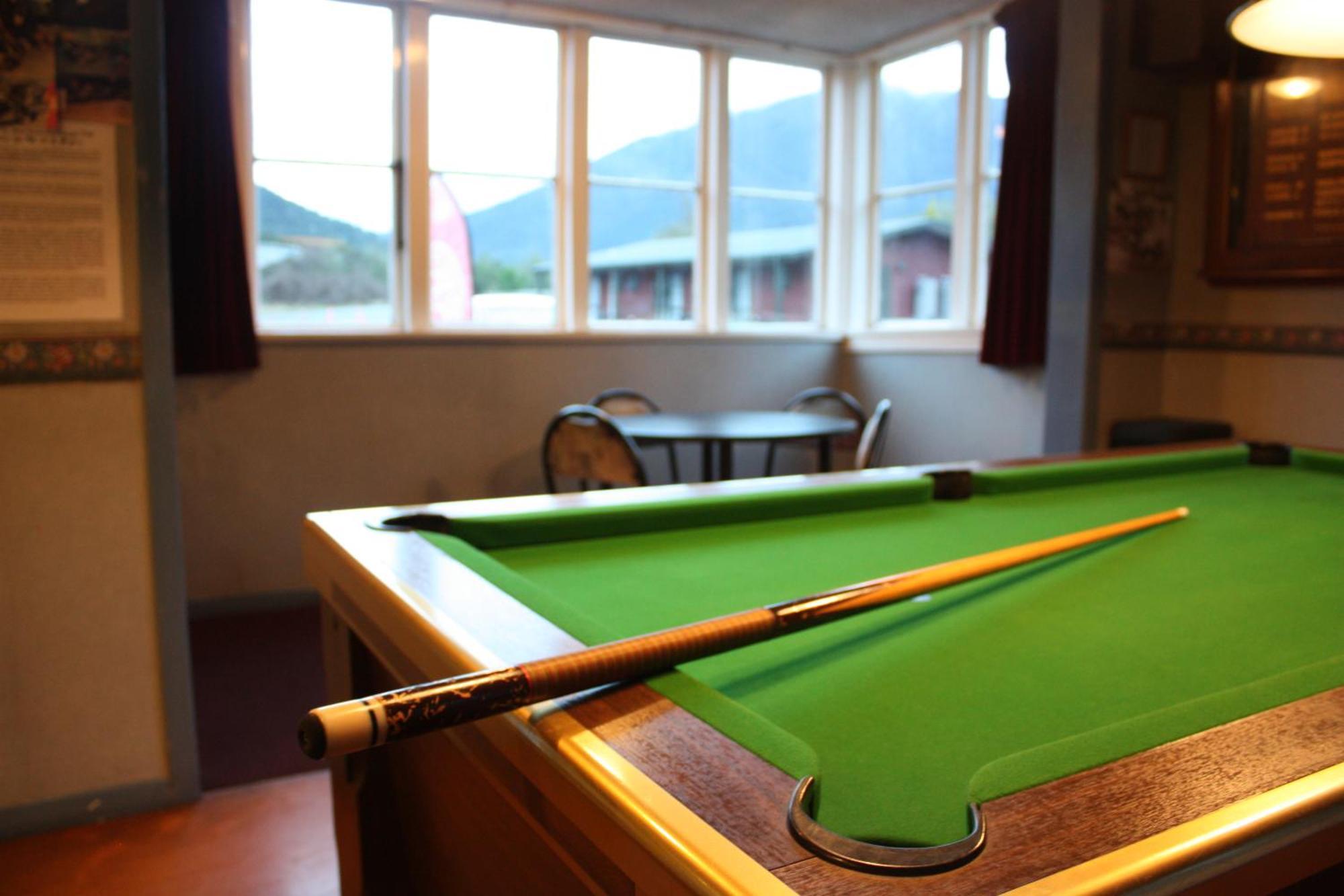 Owen River Tavern & Motels Екстер'єр фото