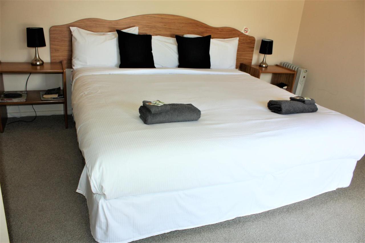 Owen River Tavern & Motels Екстер'єр фото