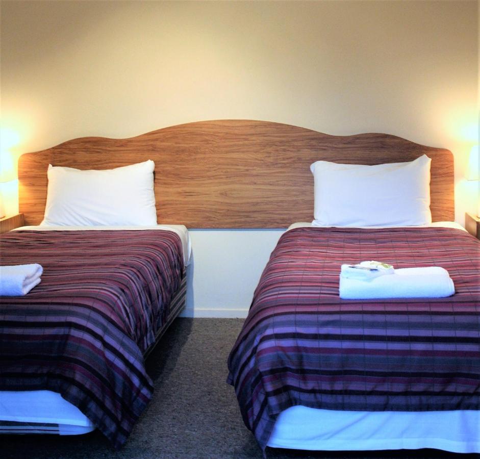Owen River Tavern & Motels Екстер'єр фото