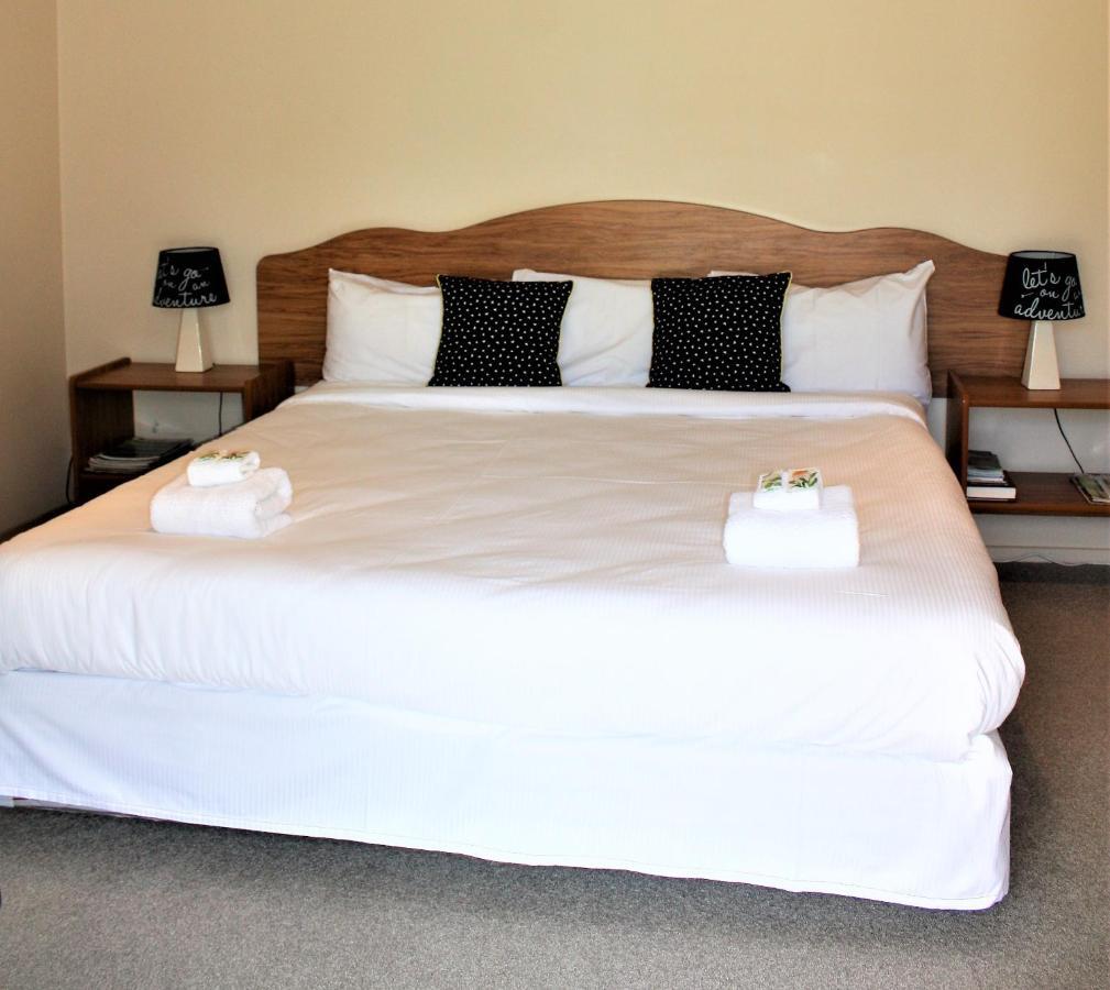 Owen River Tavern & Motels Екстер'єр фото