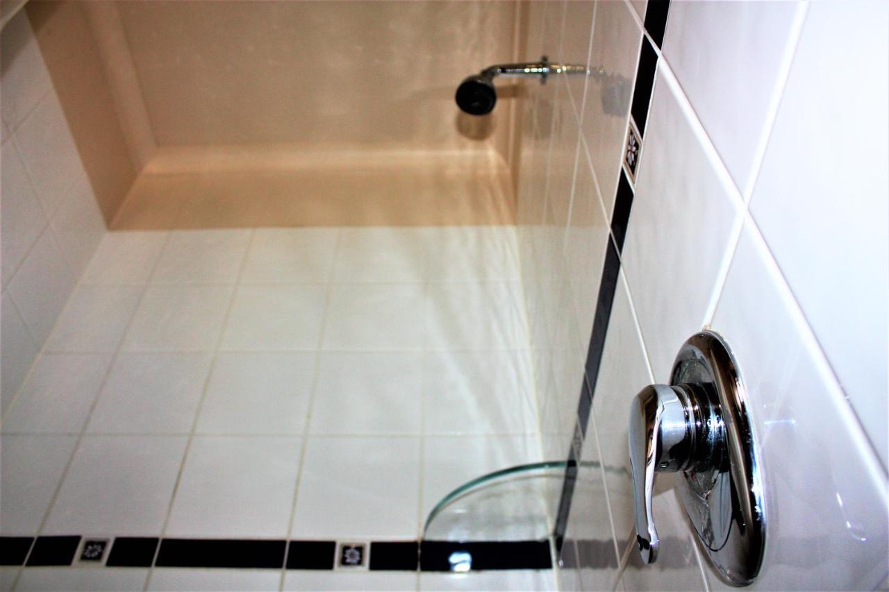 Owen River Tavern & Motels Екстер'єр фото